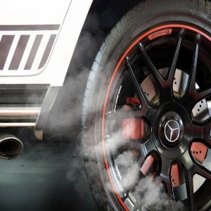 Teknik Pengereman Darurat > ini Panduan Lengkap Keselamatannya dalam Mengemudi & Berkendara